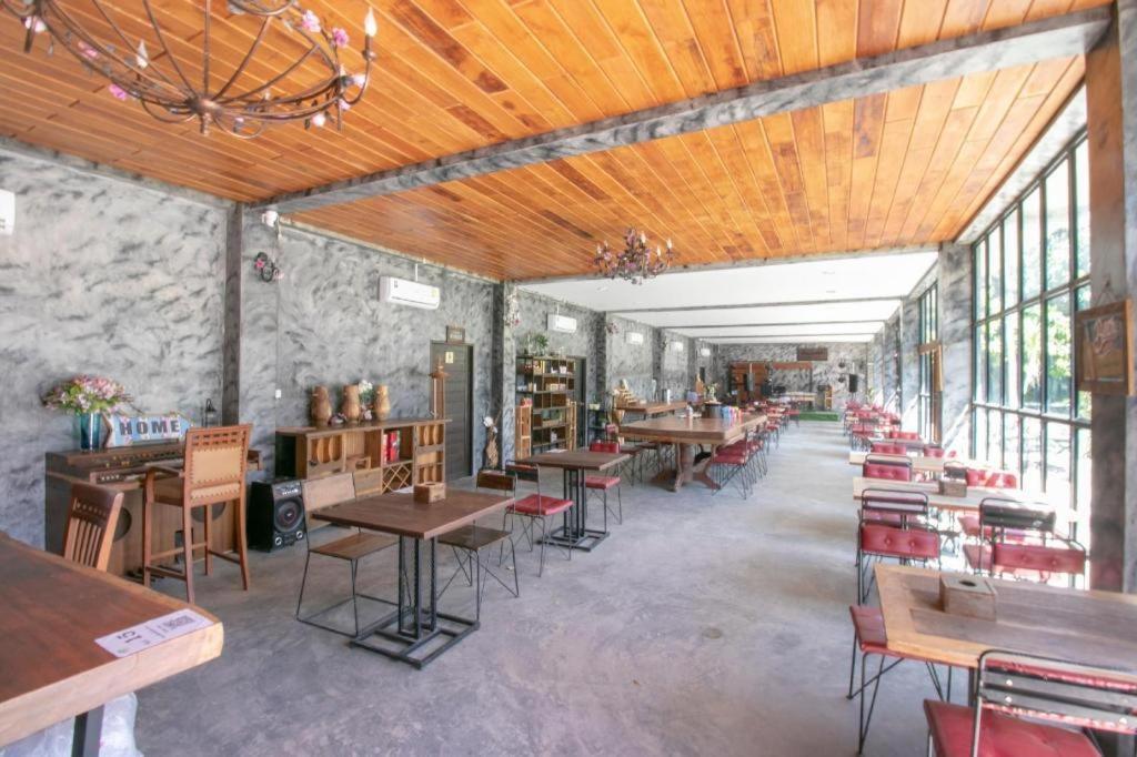 Oyo 75374 Baan Rak Mai Hotel Kancsanaburi Kültér fotó