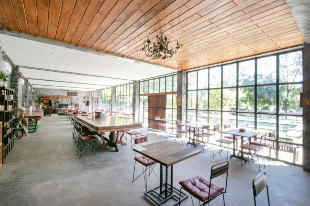 Oyo 75374 Baan Rak Mai Hotel Kancsanaburi Kültér fotó