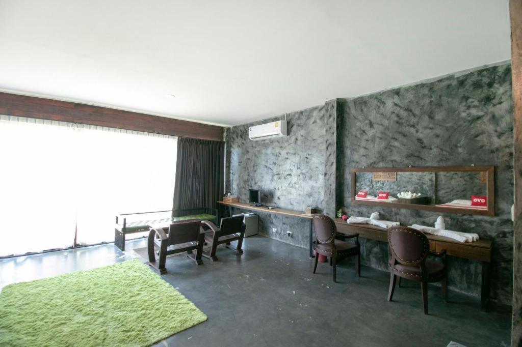 Oyo 75374 Baan Rak Mai Hotel Kancsanaburi Kültér fotó