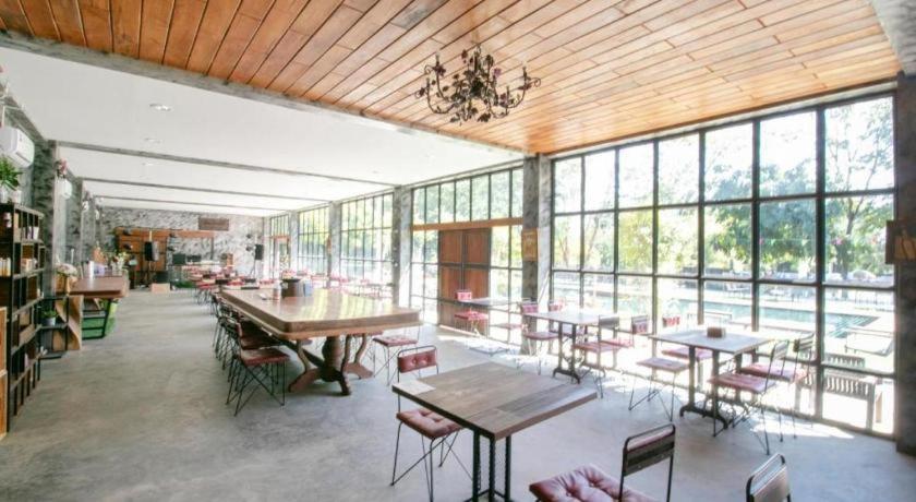 Oyo 75374 Baan Rak Mai Hotel Kancsanaburi Kültér fotó