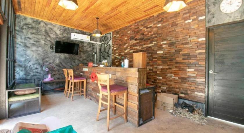 Oyo 75374 Baan Rak Mai Hotel Kancsanaburi Kültér fotó