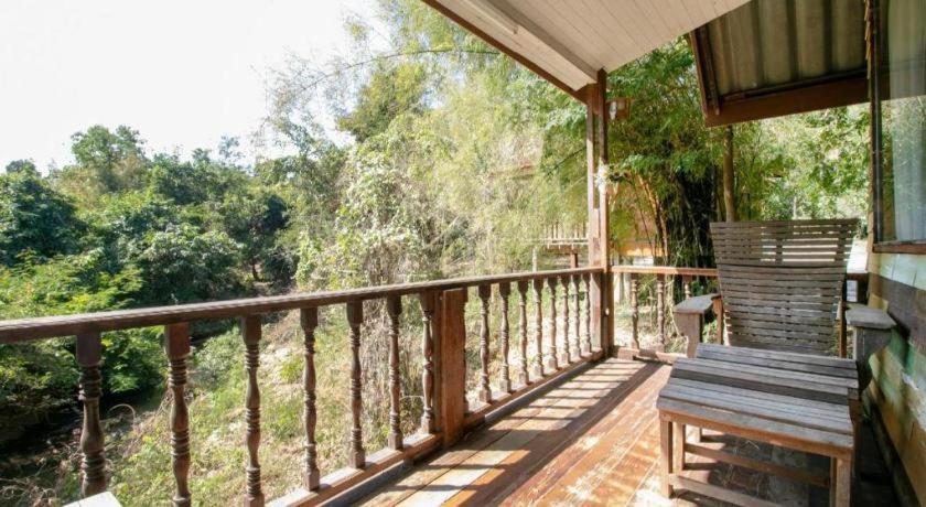 Oyo 75374 Baan Rak Mai Hotel Kancsanaburi Kültér fotó