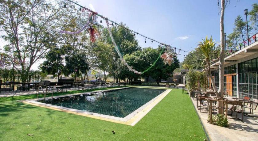 Oyo 75374 Baan Rak Mai Hotel Kancsanaburi Kültér fotó